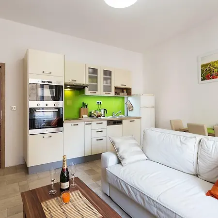 Apartament Cozy Modern 4 Guests, City Center Andel *