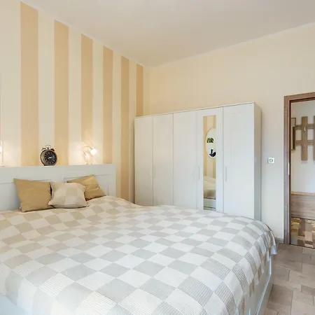 Cozy Modern 4 Guests, City Center Andel Apartament *
